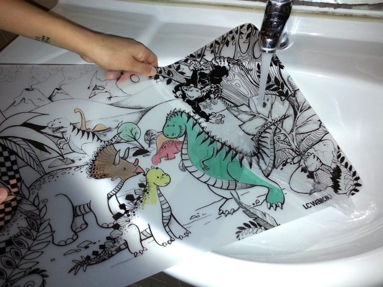 TAPETE REUTILIZABLE PARA COLOREAR EDAD JURÁSICA (+3 AÑOS)