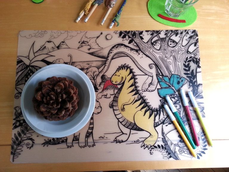 TAPETE REUTILIZABLE PARA COLOREAR EDAD JURÁSICA (+3 AÑOS)