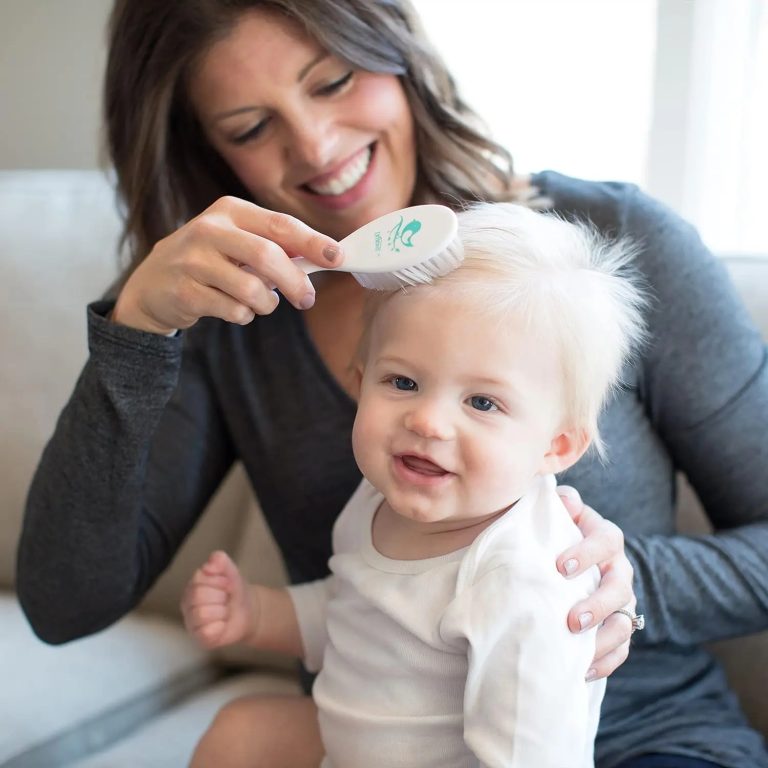 Baby Care Kit  (Cepillo, Peineta, Aspirador Nasal y tijeras para uñas) Dr. Brown's