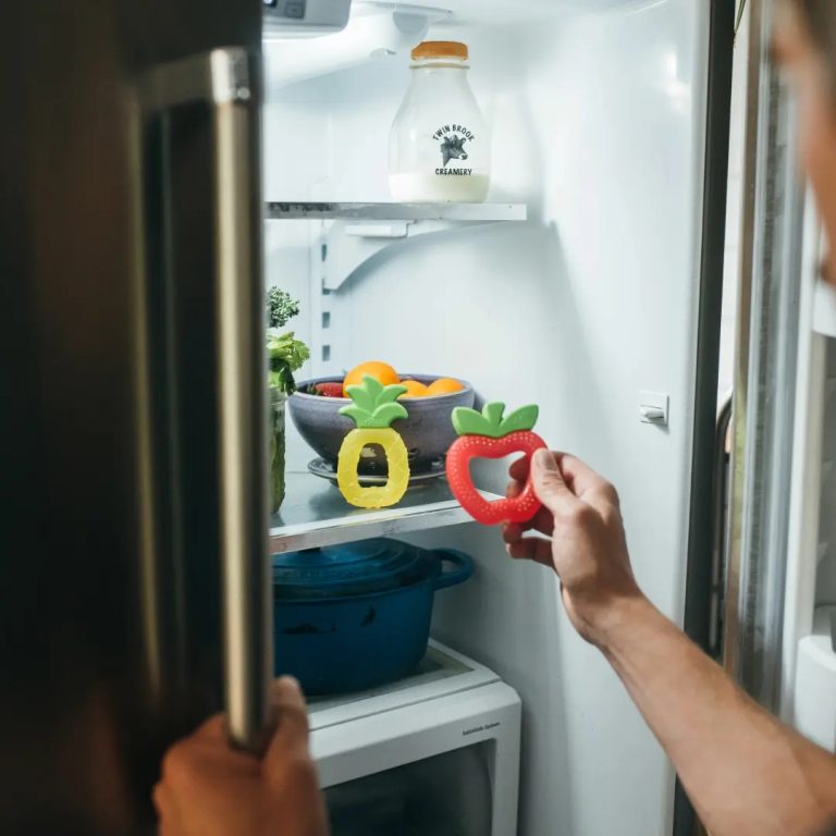 Mordedor lleno de agua 3M+, 1 piña y 1 Manzana Dr. Brown's