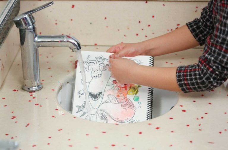 SET DE VIAJE REUTILIZABLE PARA COLOREAR (+3 AÑOS)