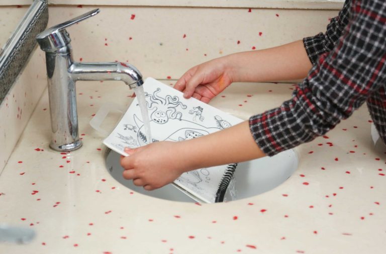 SET DE VIAJE REUTILIZABLE PARA COLOREAR (+3 AÑOS)