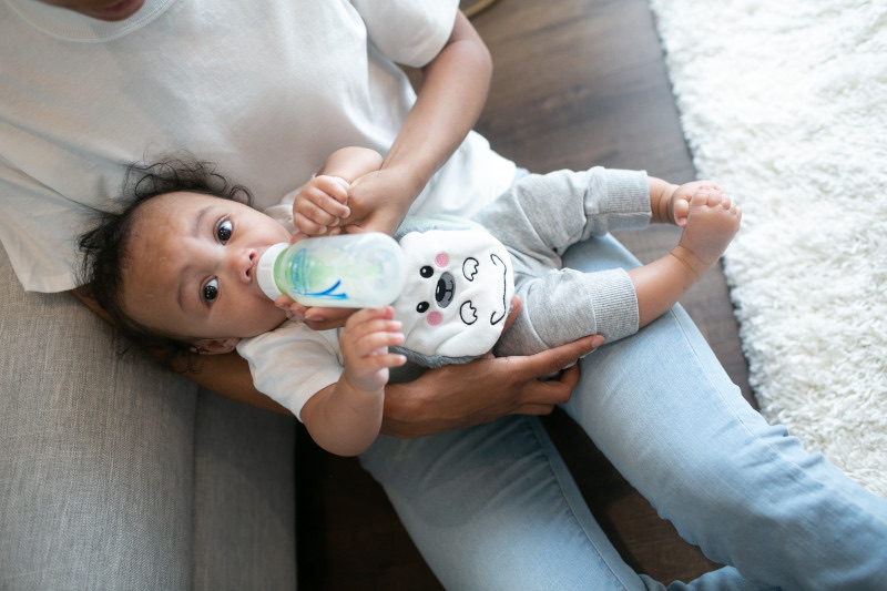 Mordedor hedgehog Dr. Brown's Gripebelt para aliviar molestias de dentición