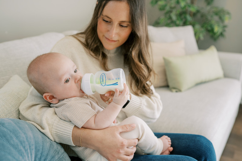 Comparación de mamaderas Dr. Brown's boca ancha y boca estrecha