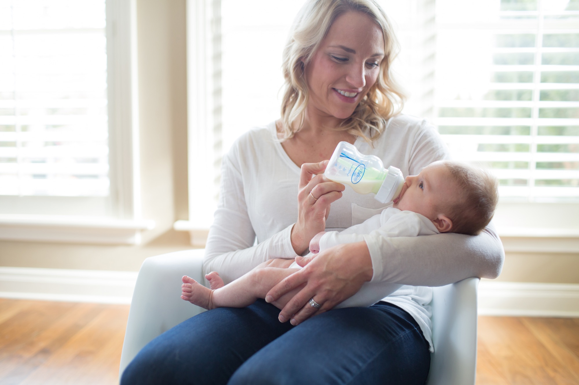 Posición cómoda para tomas nocturnas sin despertar completamente